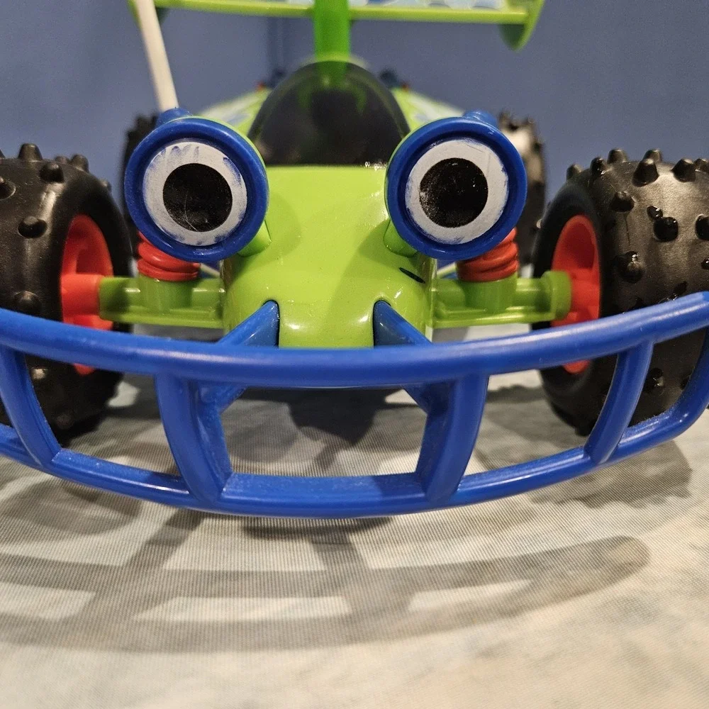 2018 Disney Pixar RC Car Vehicle w Buzz Lightyear Figure & Disney Store‎ Woody
